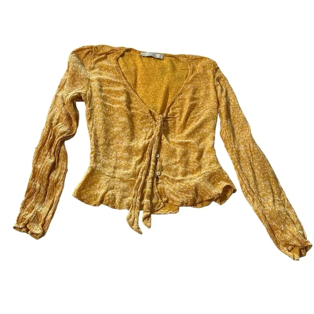 Abercrombie & Fitch women's size small yellow with white flowers blouse